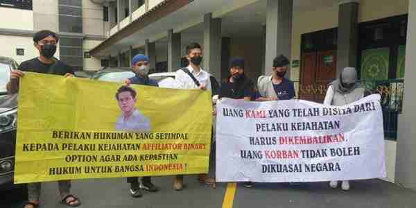 Sidang Vonis Indra Kenz Ditunda